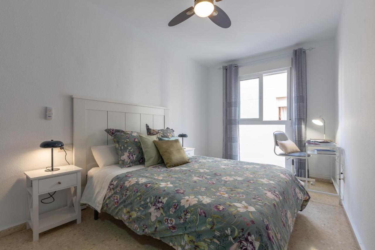 Luminoso Apartamento De Dos Habitaciones Con Terraza Y Parking En El Centro มาลากา ภายนอก รูปภาพ