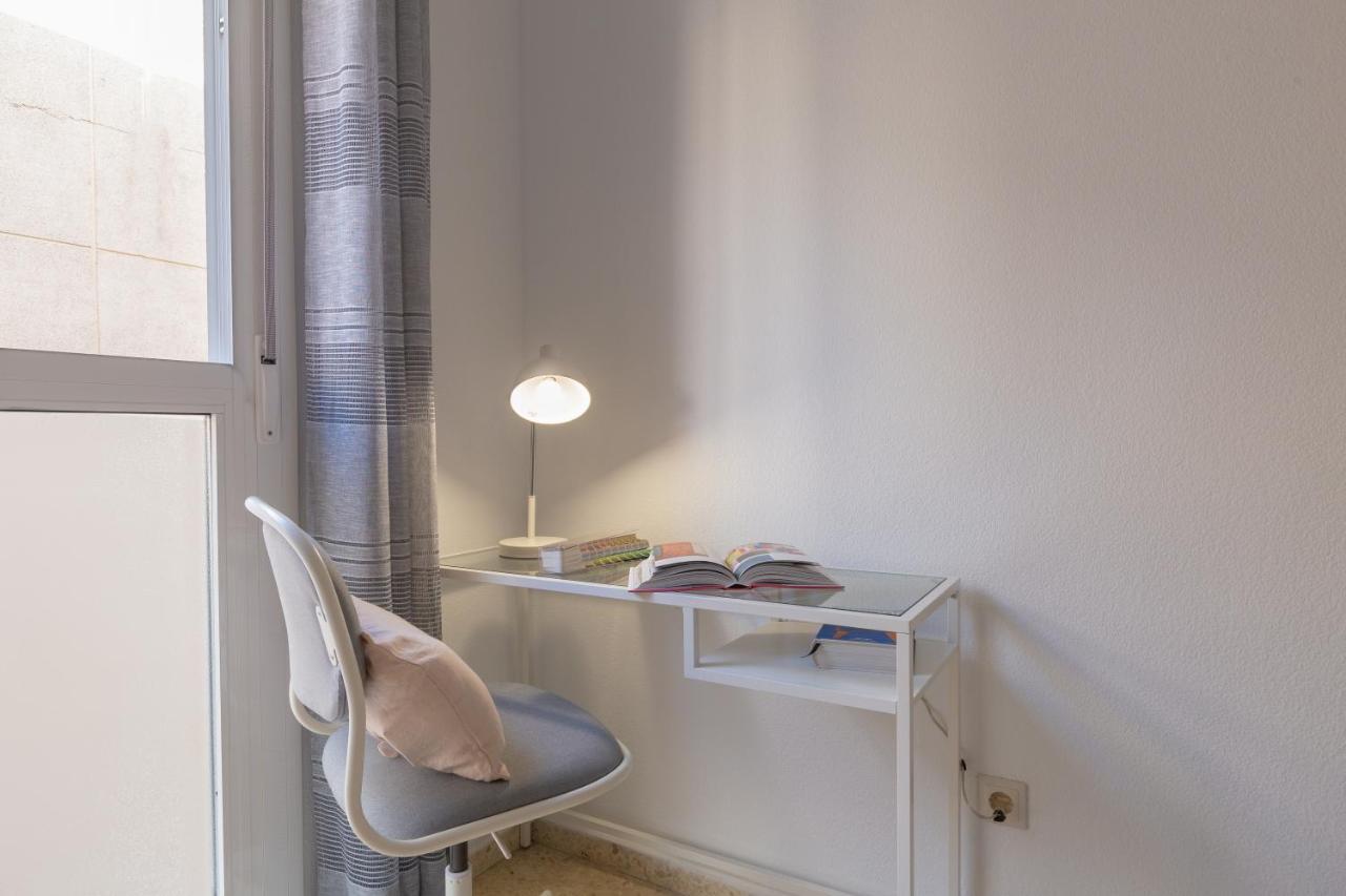 Luminoso Apartamento De Dos Habitaciones Con Terraza Y Parking En El Centro มาลากา ภายนอก รูปภาพ